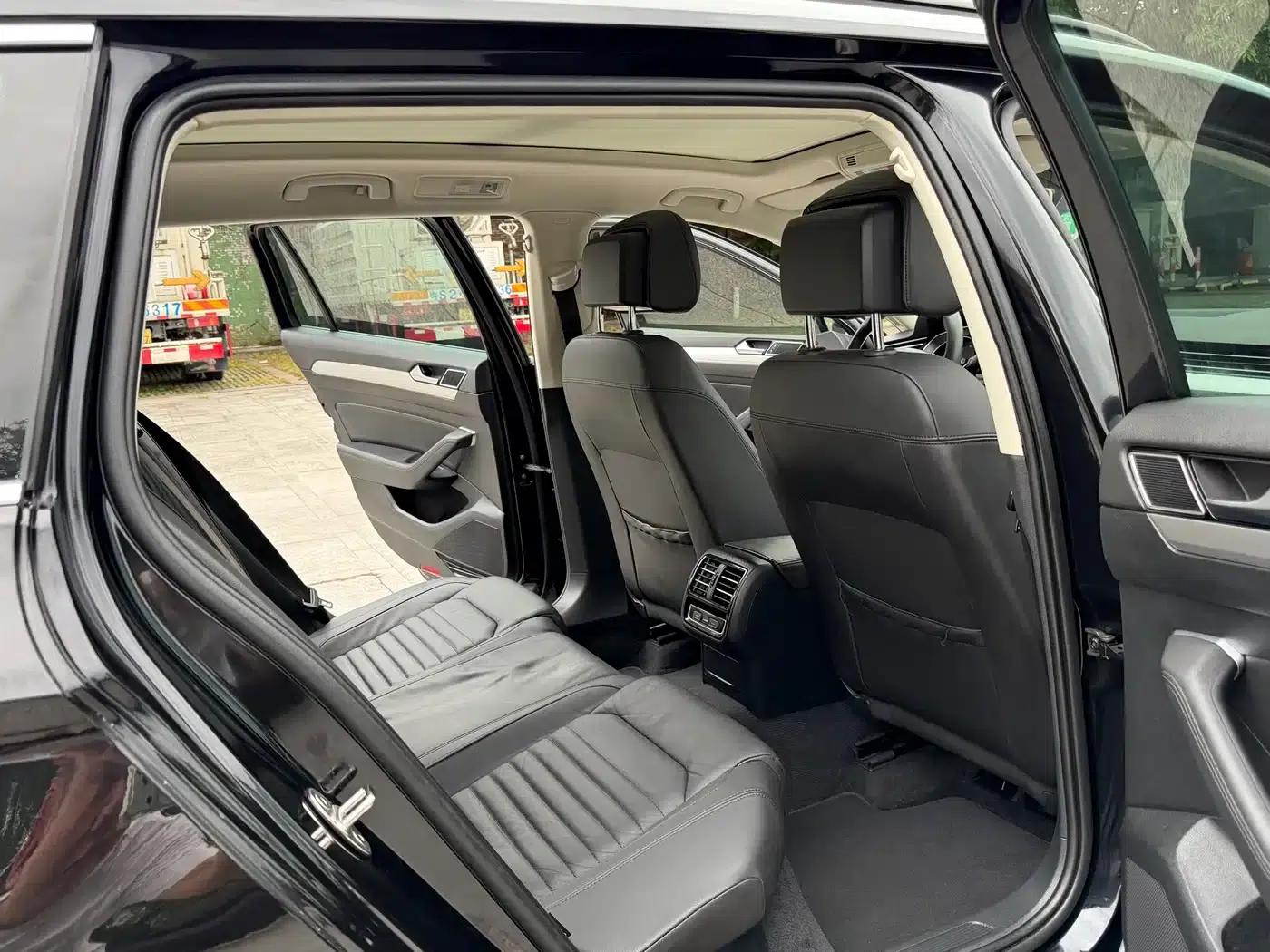 Passat Variant 2018 380TSI 2WD Comfortline — миниатюра 17