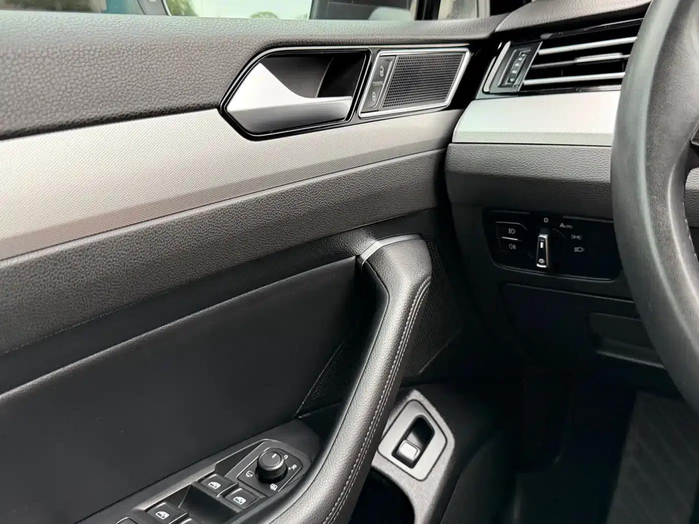 Passat Variant 2018 380TSI 2WD Comfortline — миниатюра 37