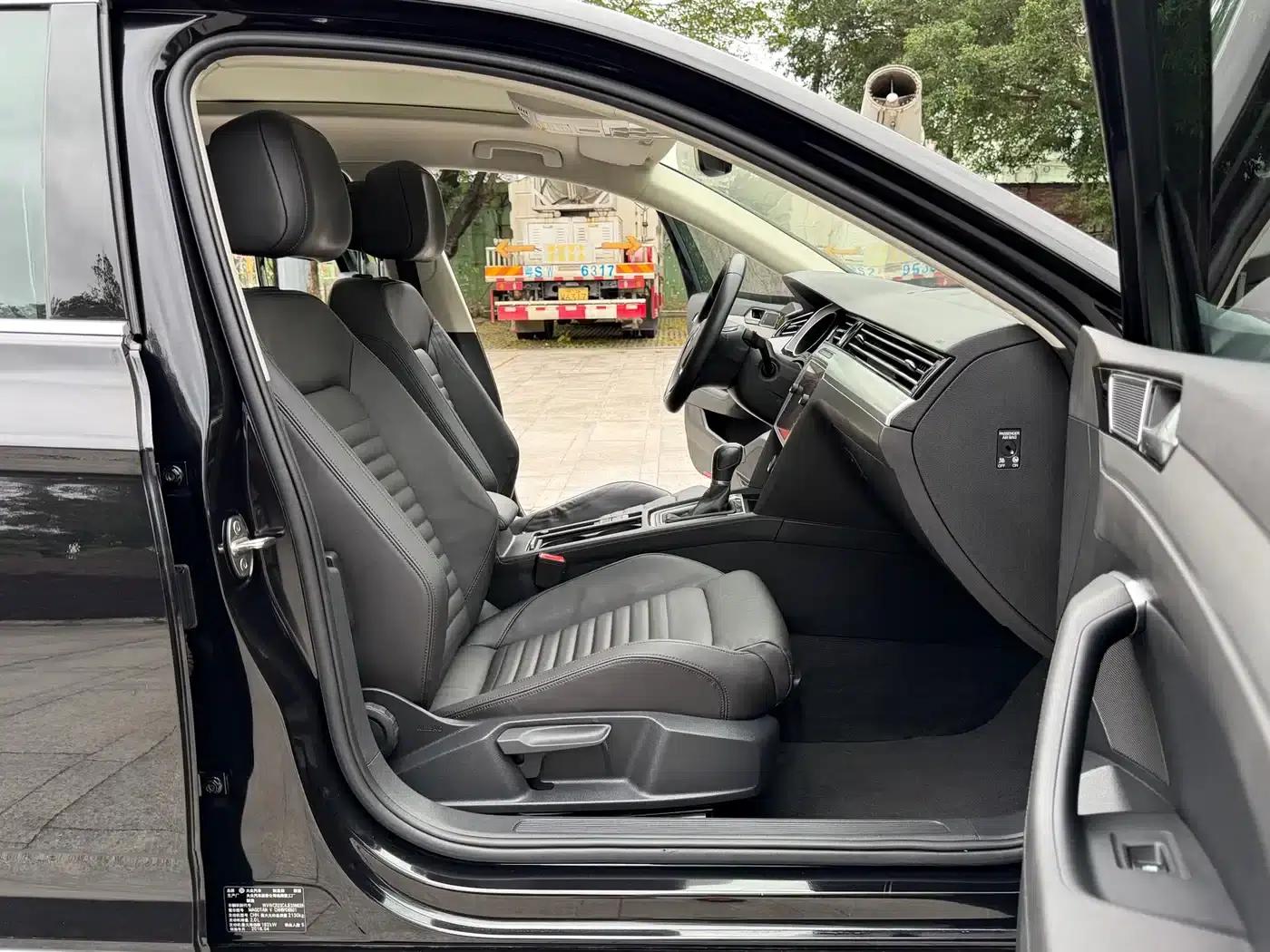 Passat Variant 2018 380TSI 2WD Comfortline — миниатюра 38