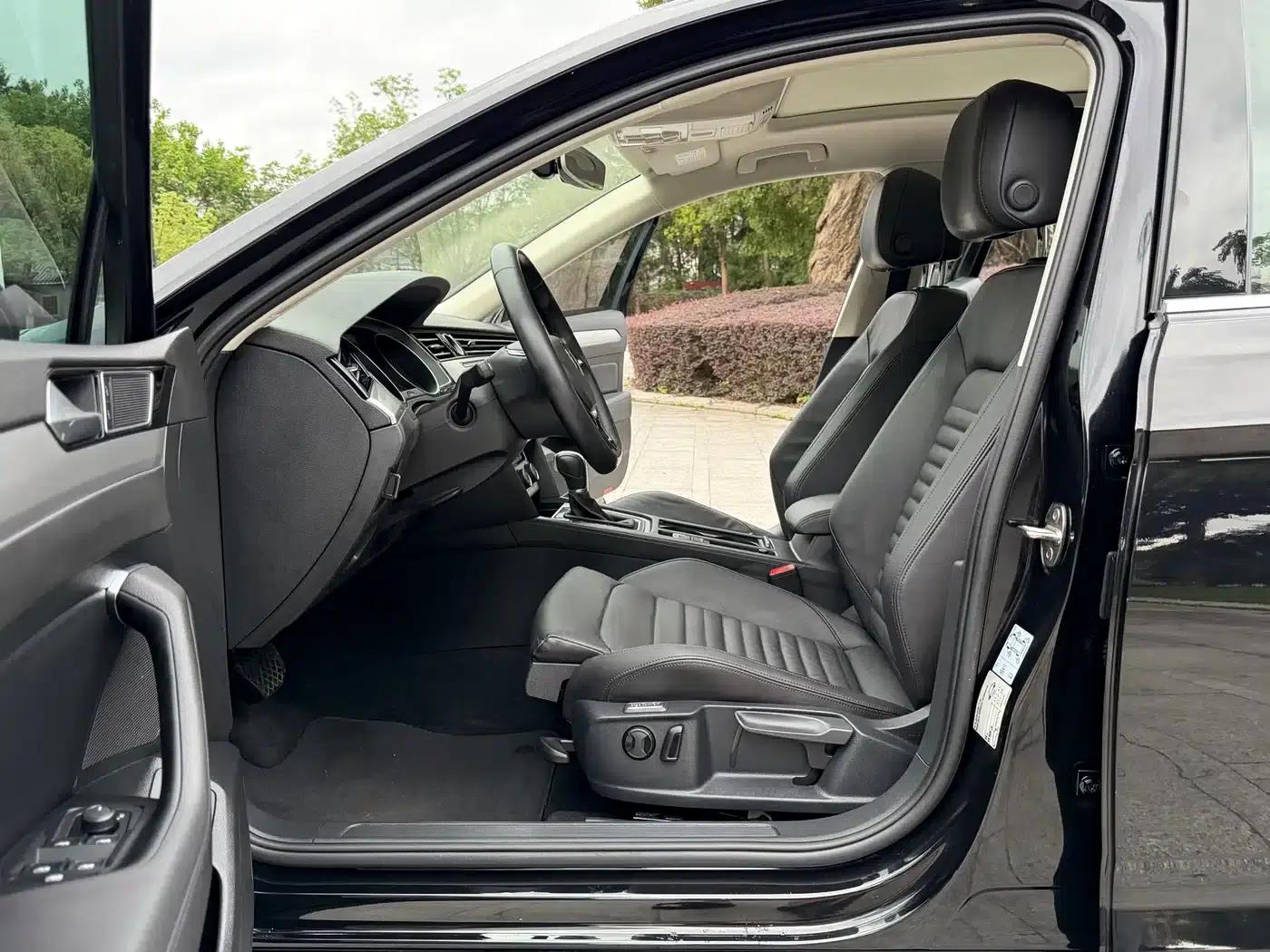 Passat Variant 2018 380TSI 2WD Comfortline — миниатюра 5