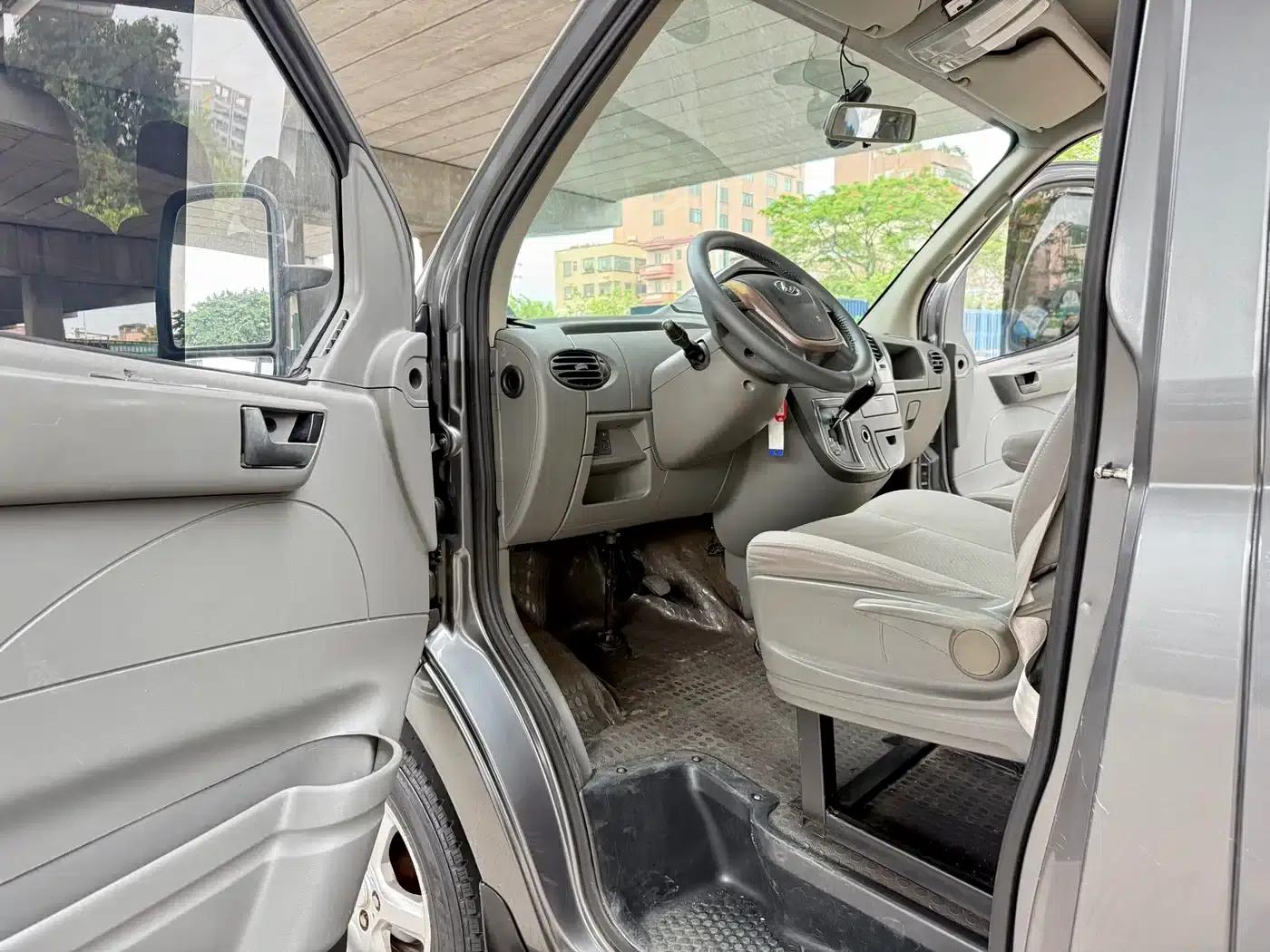 Xintu V80 2016 Model 2.5T AMT Aoyuntong National V Long Wheelbase Mid-Roof 7 Seats — миниатюра 14