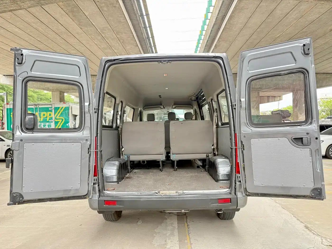 Xintu V80 2016 Model 2.5T AMT Aoyuntong National V Long Wheelbase Mid-Roof 7 Seats — миниатюра 9