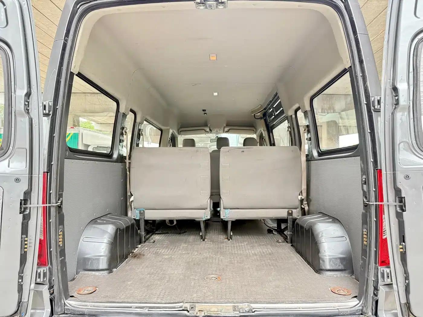 Xintu V80 2016 Model 2.5T AMT Aoyuntong National V Long Wheelbase Mid-Roof 7 Seats — миниатюра 10