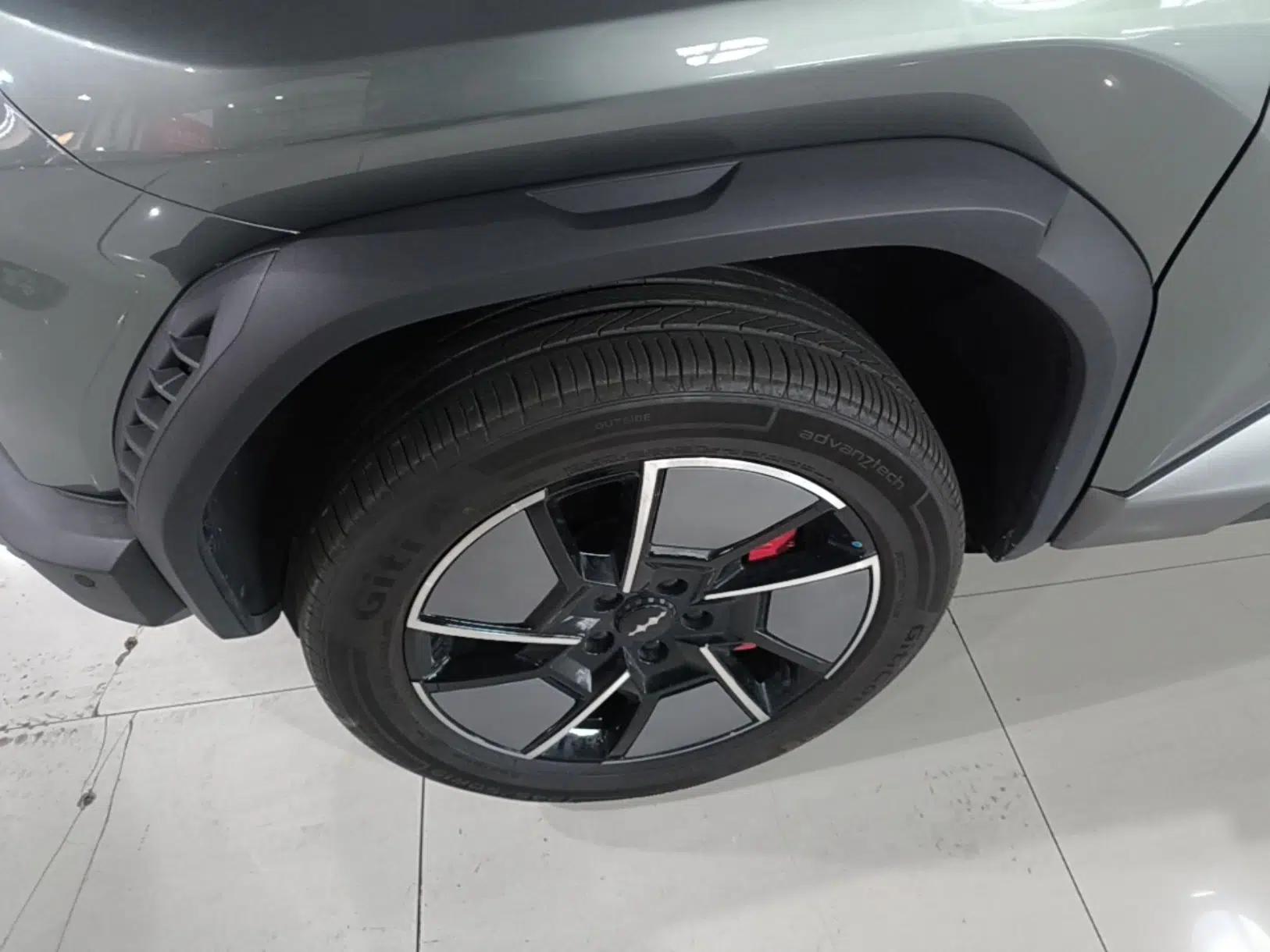 Formula Leopard Titanium 3 2025 501KM All-Wheel Drive Intelligent Driving Ultra Version — миниатюра 8