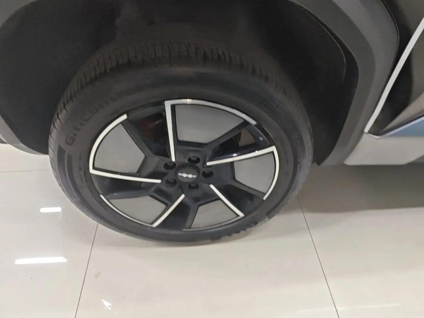 Formula Leopard Titanium 3 2025 501KM All-Wheel Drive Intelligent Driving Ultra Version — миниатюра 10