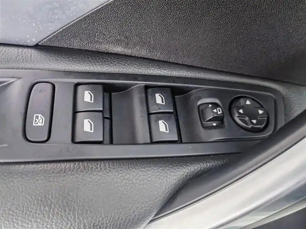 DS 6 2016 1.6T Luxury Edition THP160 — миниатюра 9