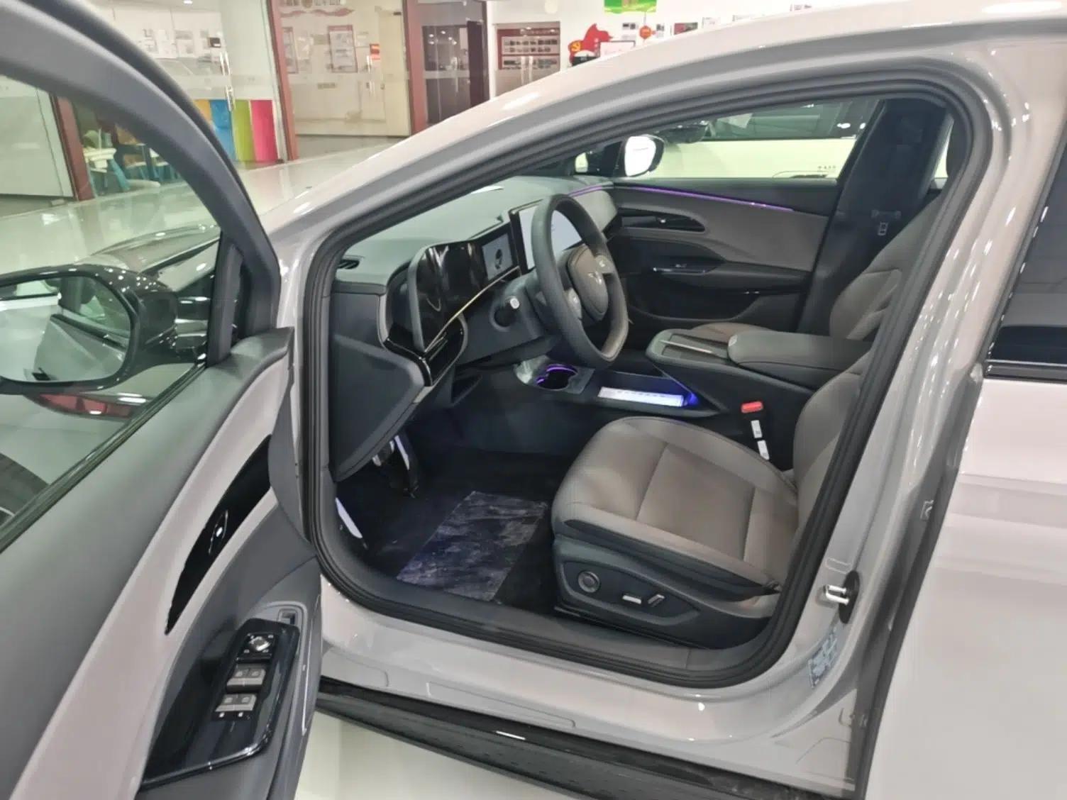 Hongqi EH7 2025 600 Smart Selection Edition — миниатюра 19