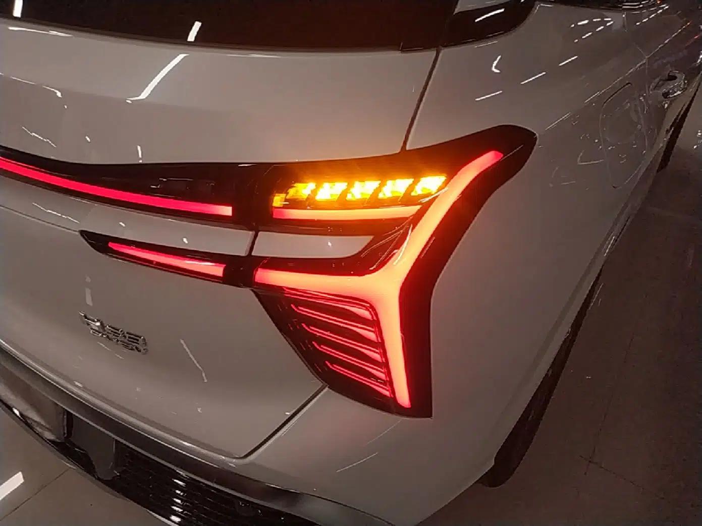 Hongqi HS3 PHEV 2024 PHEV 115km Jingwei Edition — миниатюра 7