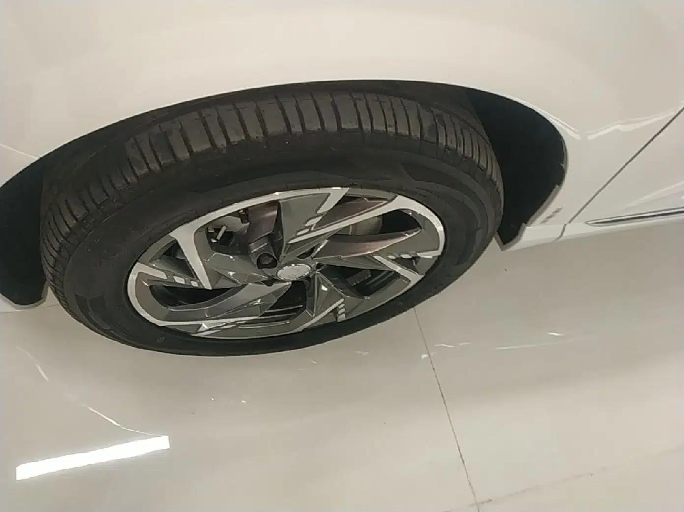 Hongqi HS3 PHEV 2024 PHEV 115km Jingwei Edition — миниатюра 8