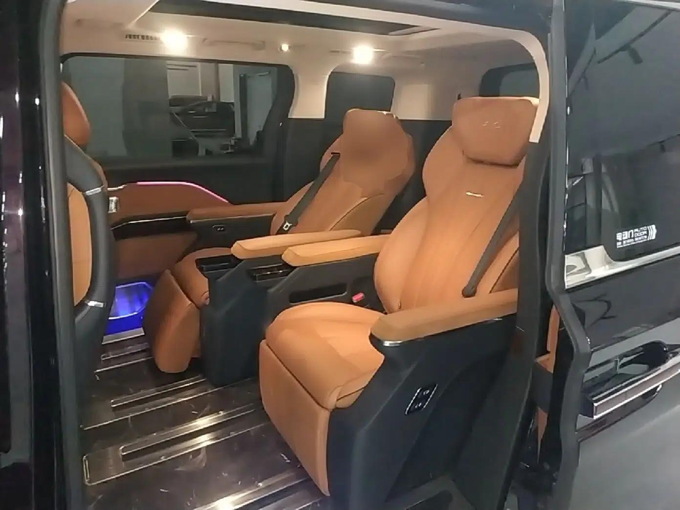Hongqi HQ9 PHEV 2024 2.0T Four-Wheel Drive Flagship Edition — миниатюра 20