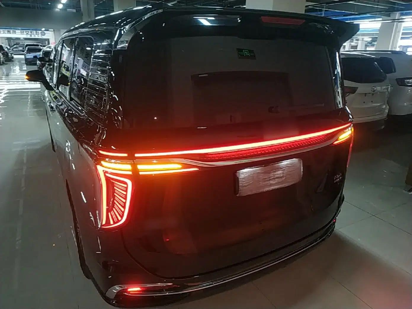 Hongqi HQ9 PHEV 2024 2.0T Four-Wheel Drive Flagship Edition — миниатюра 5
