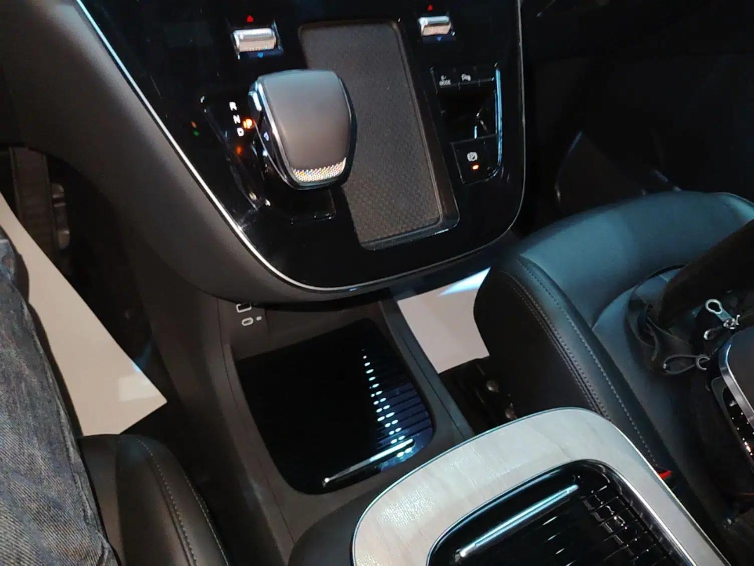 Hongqi HQ9 PHEV 2024 2.0T Four-Wheel Drive Business Edition — миниатюра 17