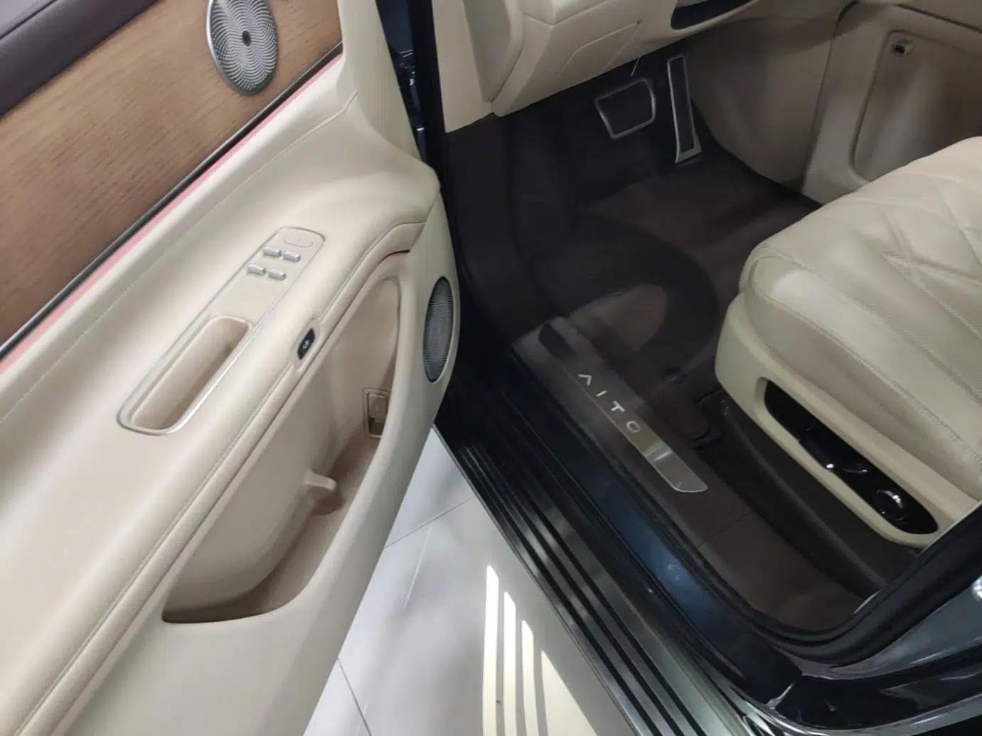 Hima AITO M9 2024 Range-Extended Ultra Version 42 kWh 6-Seater Model — миниатюра 19