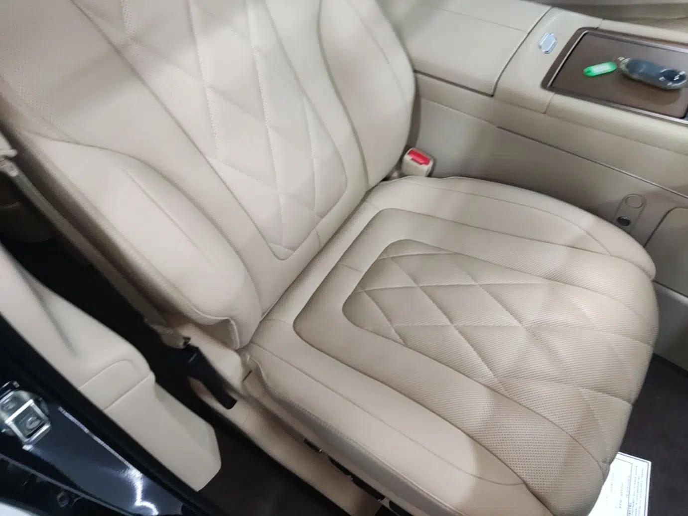 Hima AITO M9 2024 Range-Extended Ultra Version 42 kWh 6-Seater Model — миниатюра 23