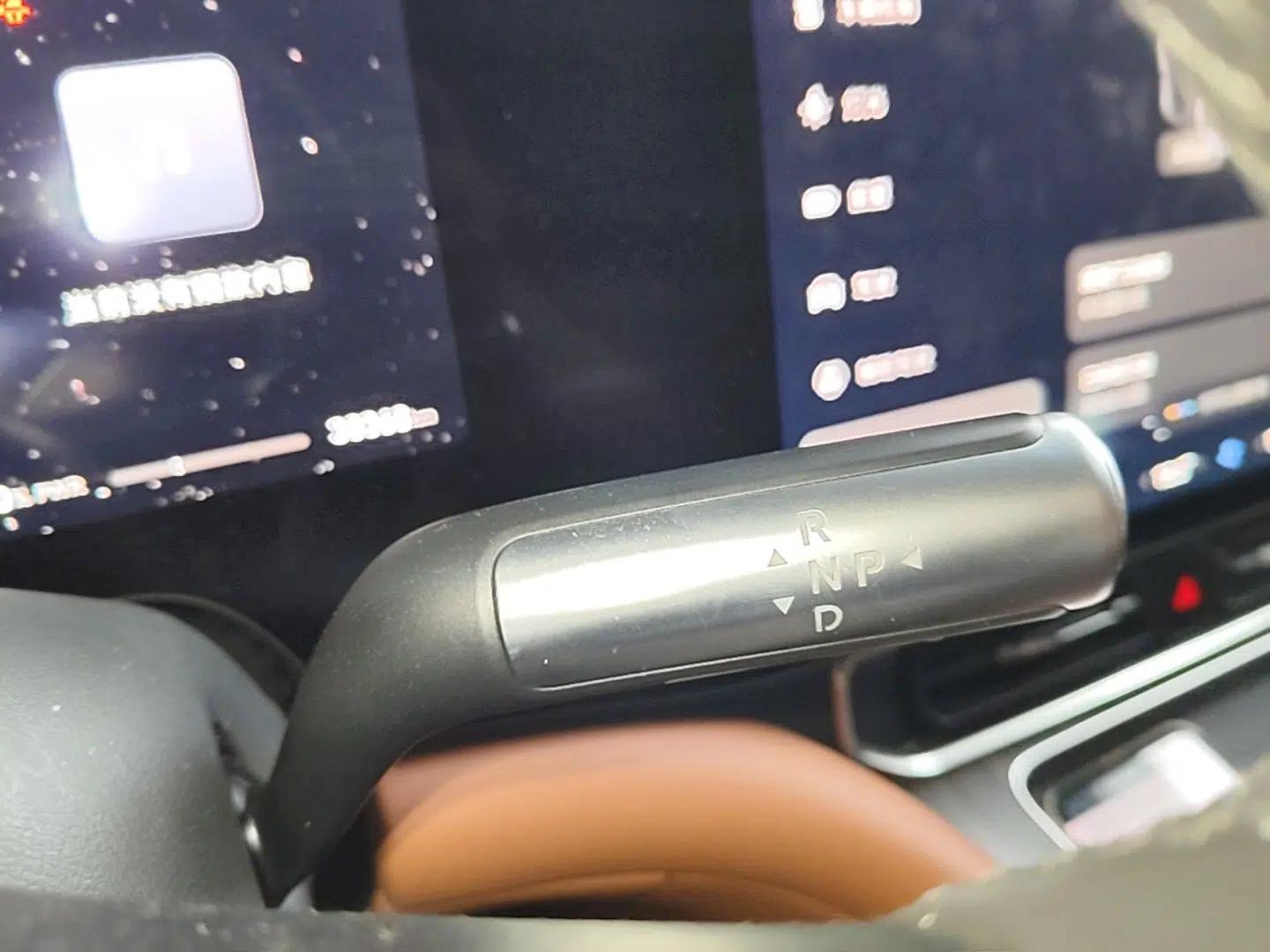 Hima AITO M9 2024 Range-Extended Ultra Version 52 kWh 6-Seater Model — миниатюра 17