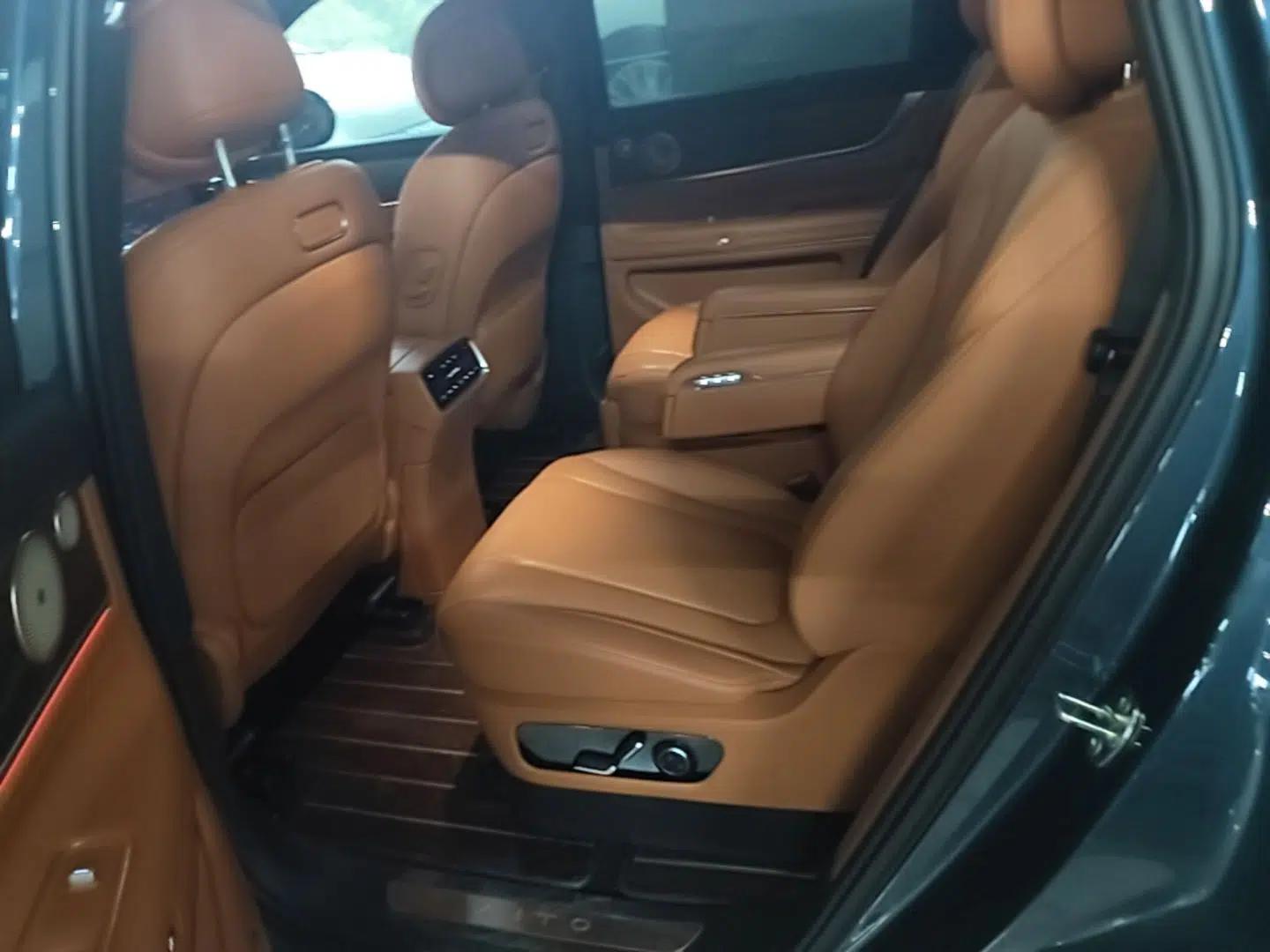 Hima AITO M9 2024 Range-Extended Ultra Version 52 kWh 6-Seater Model — миниатюра 20