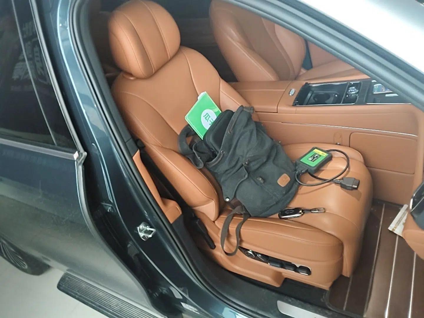 Hima AITO M9 2024 Range-Extended Ultra Version 52 kWh 6-Seater Model — миниатюра 23