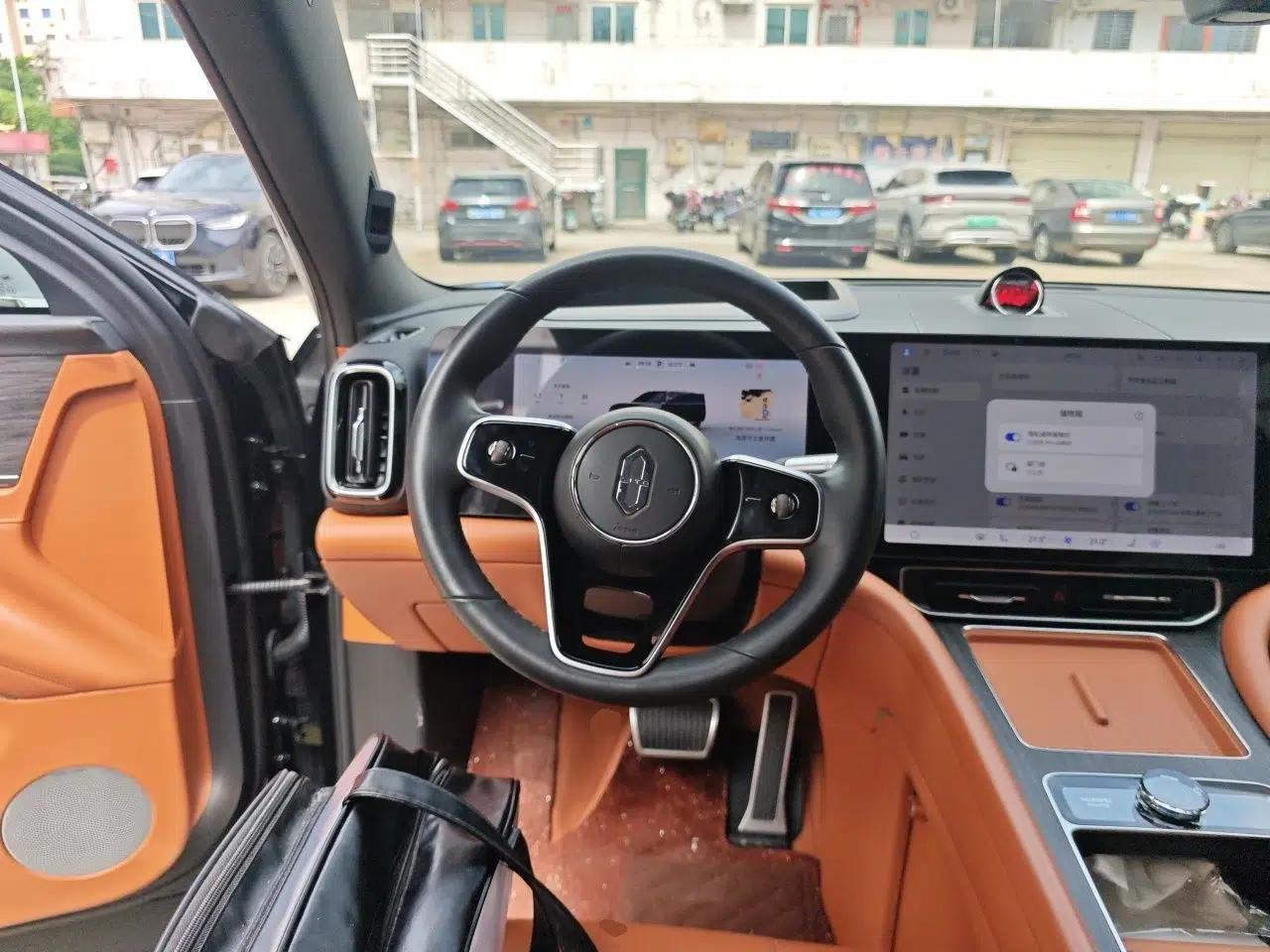Hima AITO M9 2024 Range-Extended Ultra Version 42 kWh 6-Seater Model — миниатюра 11