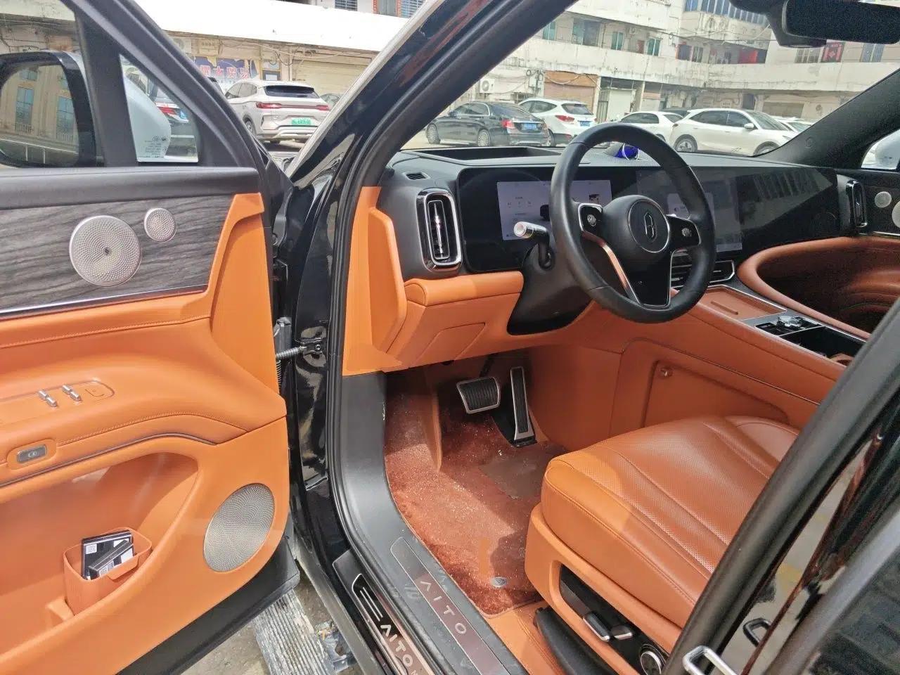 Hima AITO M9 2024 Range-Extended Ultra Version 42 kWh 6-Seater Model — миниатюра 17