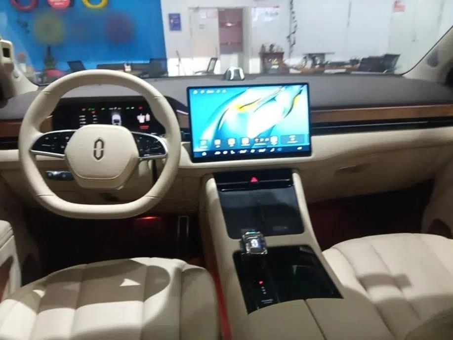 Hima AITO M7 2024 1.5T Intelligent Drive 4WD Ultra Version 5 Seats — миниатюра 13