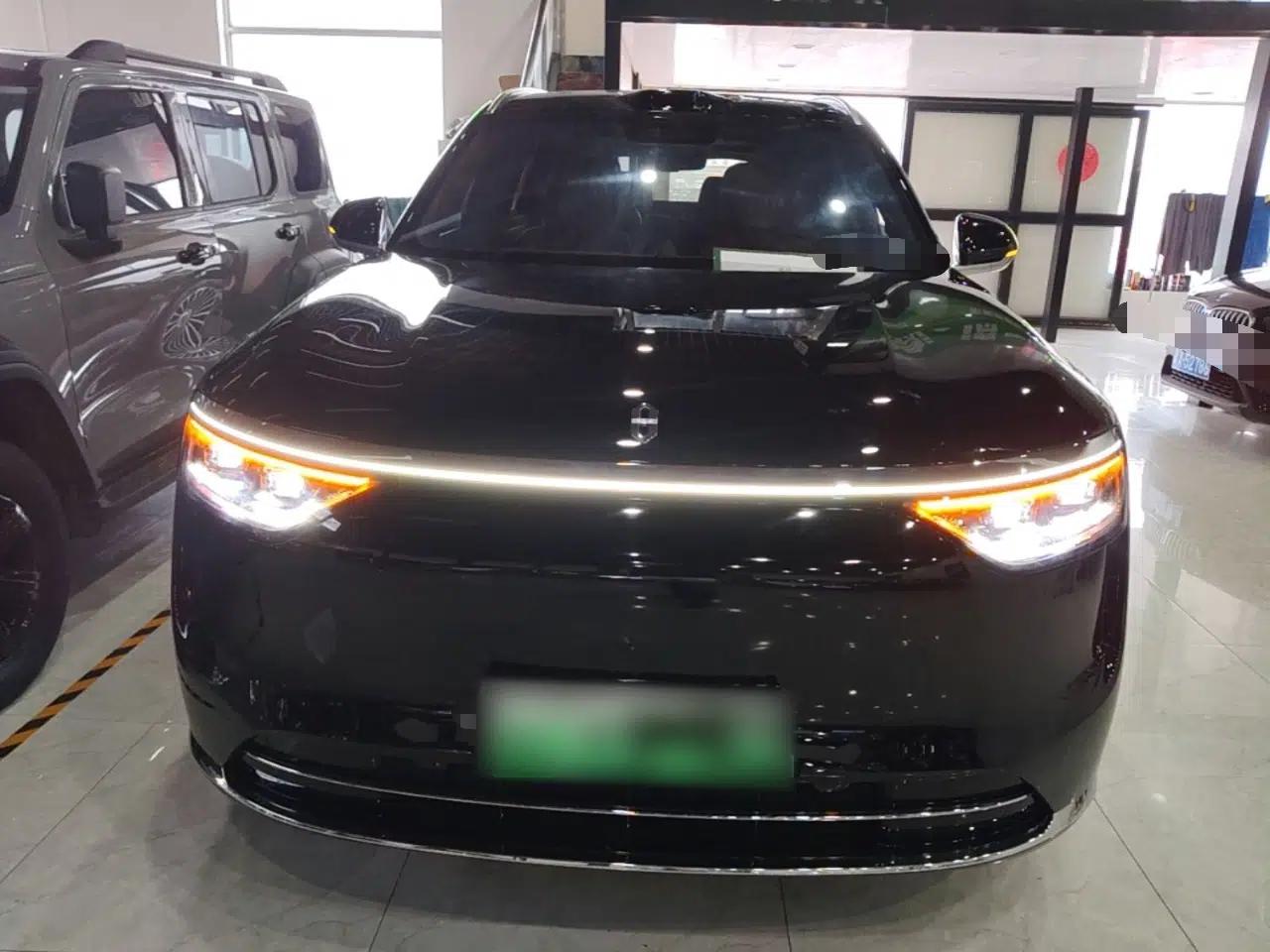 Hima AITO M8 2025 Extended-Range Max+ Version 53.4 kWh 6-Seater Edition — миниатюра 2