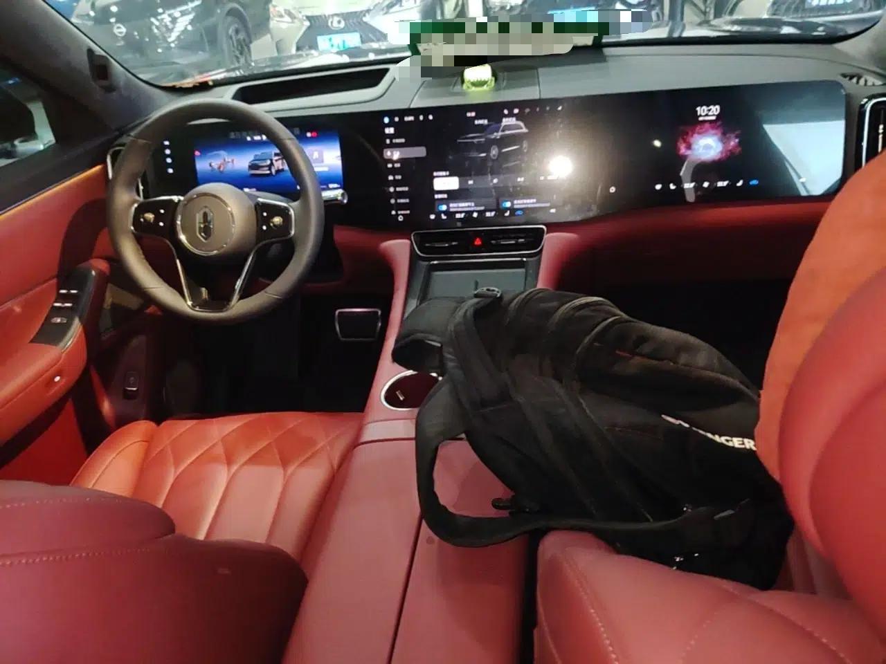 Hima AITO M8 2025 Extended-Range Max+ Version 53.4 kWh 6-Seater Edition — миниатюра 13