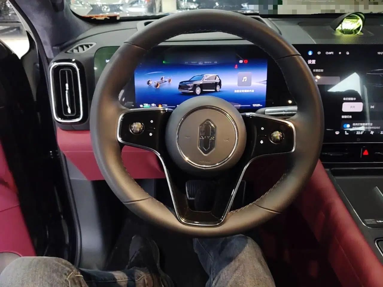 Hima AITO M8 2025 Extended-Range Max+ Version 53.4 kWh 6-Seater Edition — миниатюра 14