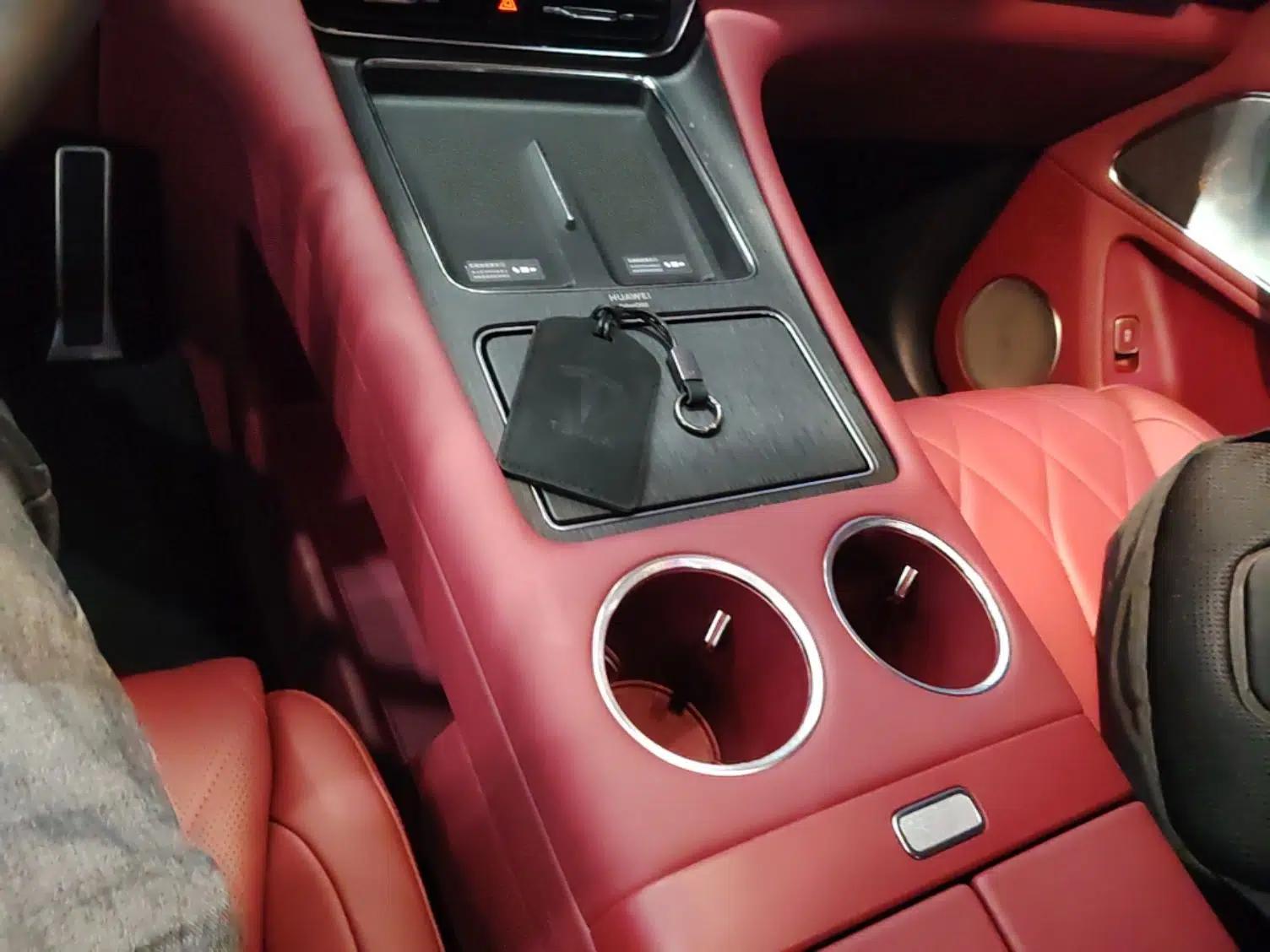 Hima AITO M8 2025 Extended-Range Max+ Version 53.4 kWh 6-Seater Edition — миниатюра 17