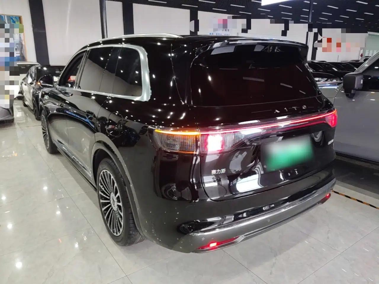 Hima AITO M8 2025 Extended-Range Max+ Version 53.4 kWh 6-Seater Edition — миниатюра 4