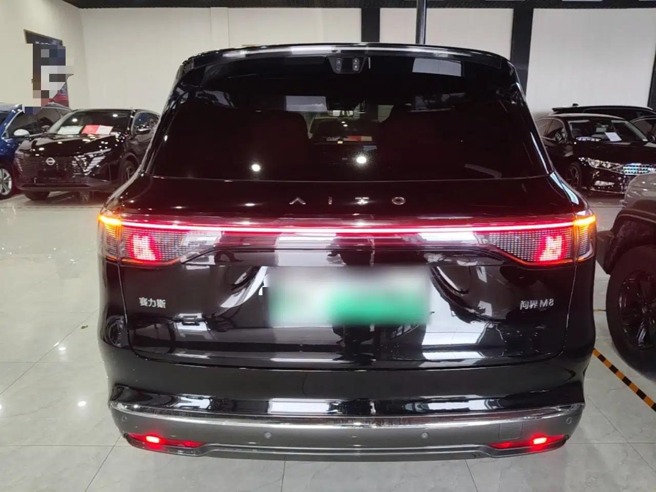Hima AITO M8 2025 Extended-Range Max+ Version 53.4 kWh 6-Seater Edition — миниатюра 5