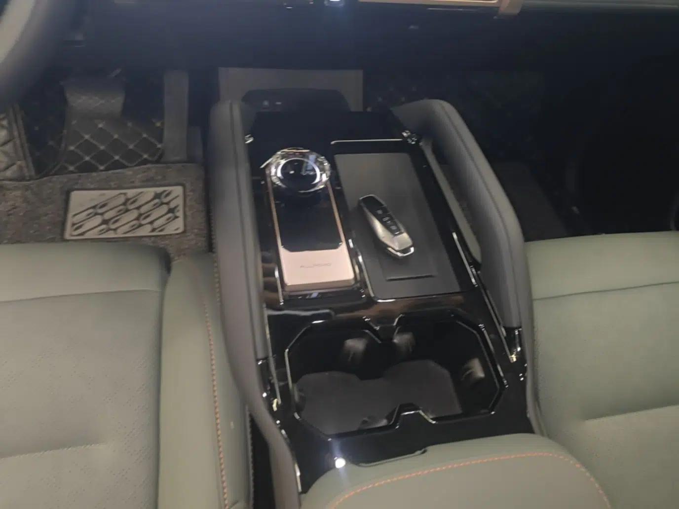 iCAR 03 2024 472km Four-Wheel Drive Long-Range Intelligent Advanced Version — миниатюра 17