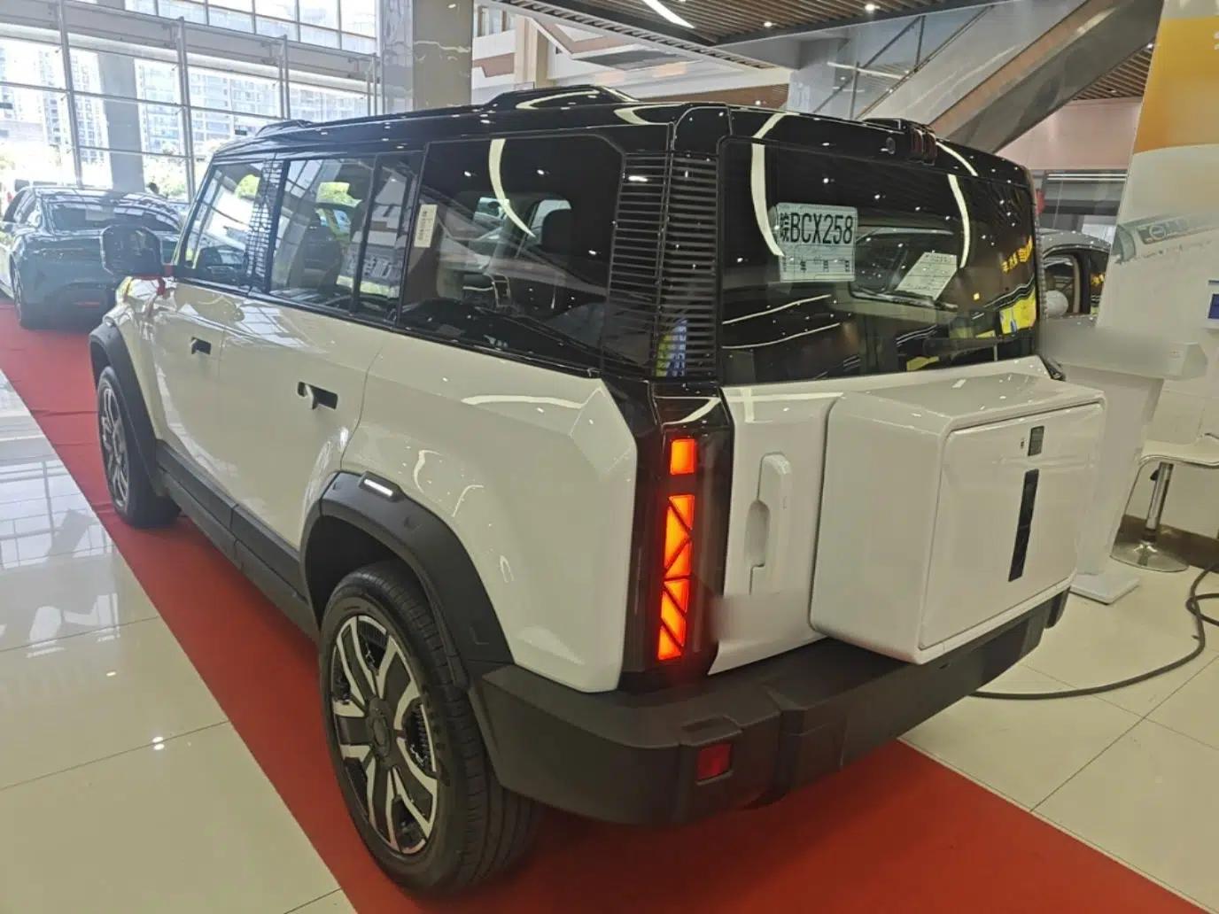 iCAR 03 2024 472km Four-Wheel Drive Long-Range Intelligent Advanced Version — миниатюра 4
