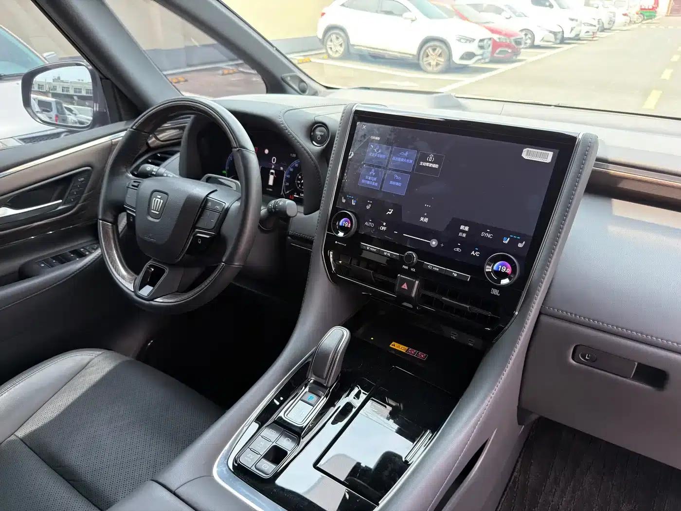 2024 Alphard Crown Hybrid 2.5L Supreme Executive Edition — миниатюра 14