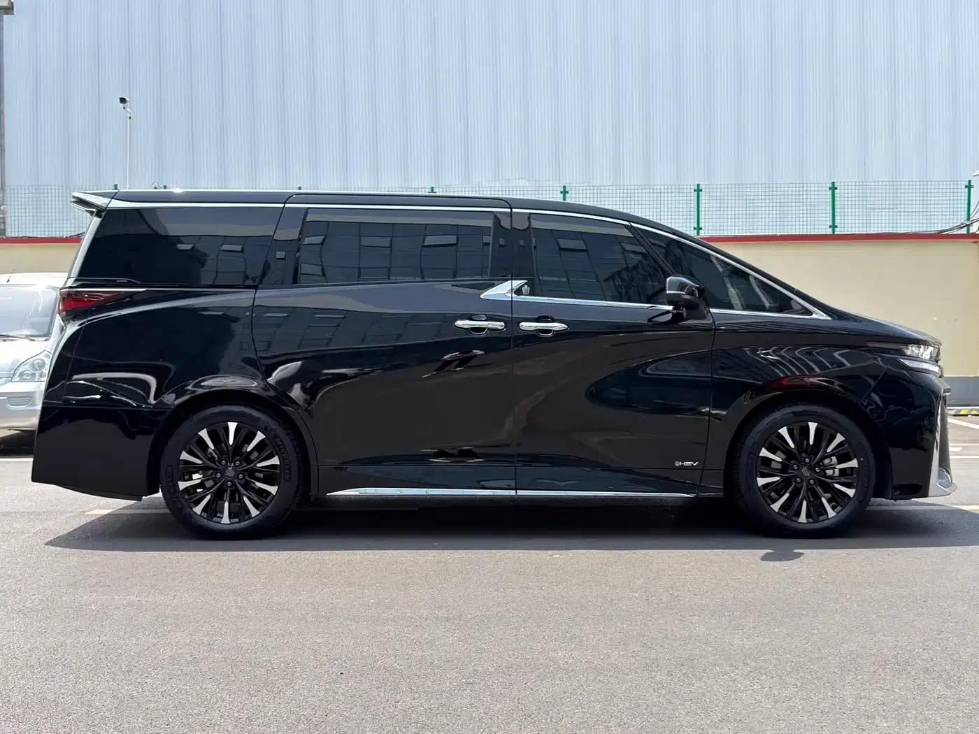 2024 Alphard Crown Hybrid 2.5L Supreme Executive Edition — миниатюра 15