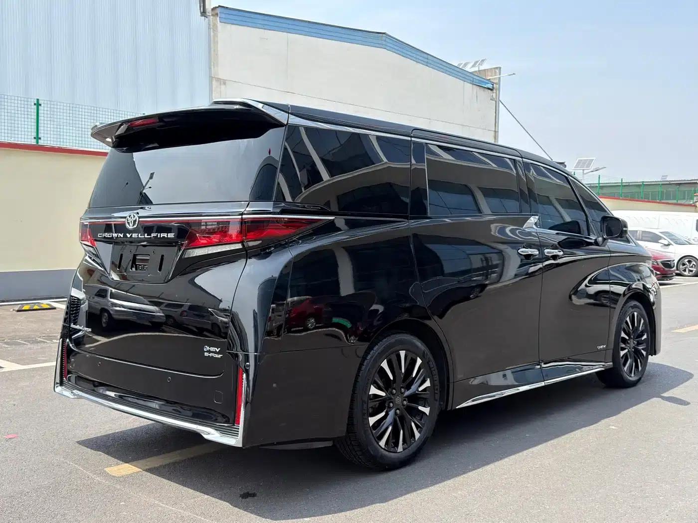 2024 Alphard Crown Hybrid 2.5L Supreme Executive Edition — миниатюра 16