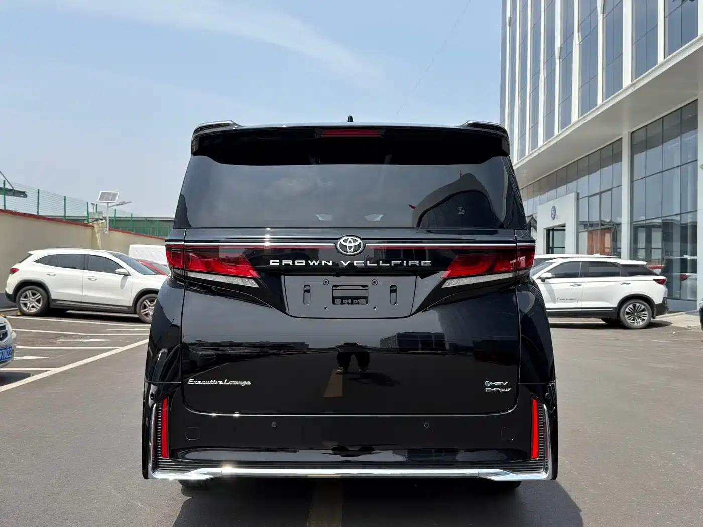 2024 Alphard Crown Hybrid 2.5L Supreme Executive Edition — миниатюра 18
