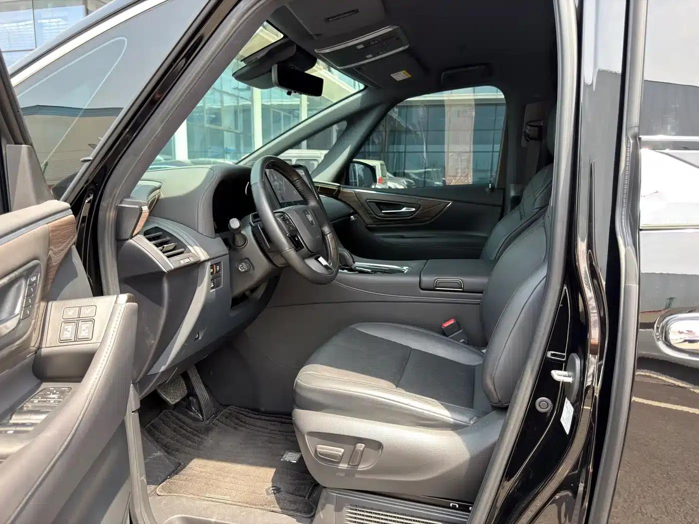2024 Alphard Crown Hybrid 2.5L Supreme Executive Edition — миниатюра 4