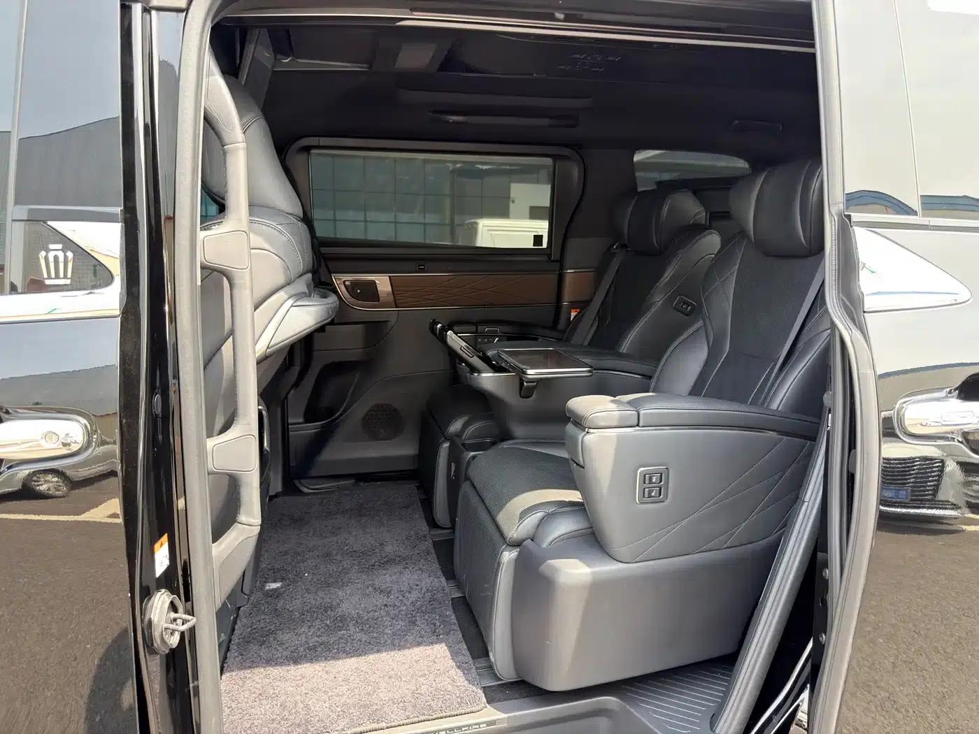 2024 Alphard Crown Hybrid 2.5L Supreme Executive Edition — миниатюра 5