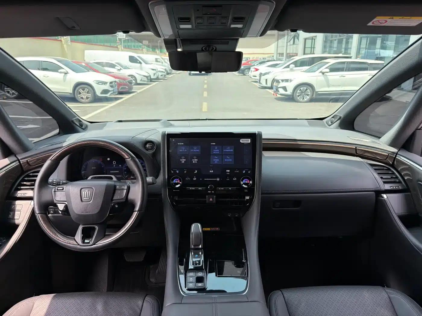 2024 Alphard Crown Hybrid 2.5L Supreme Executive Edition — миниатюра 9