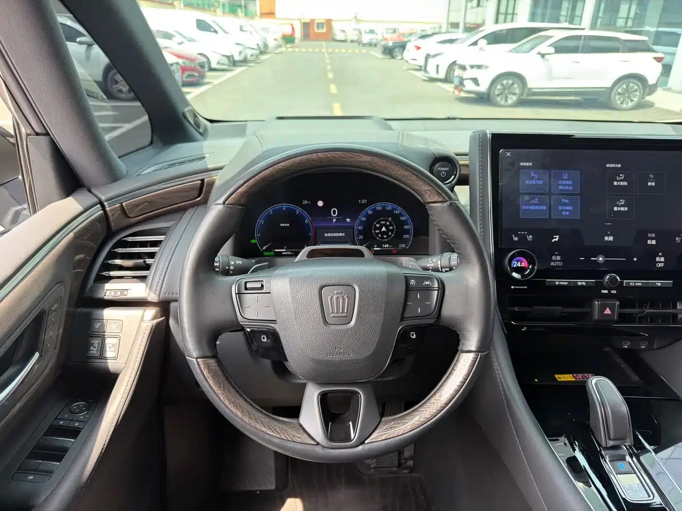 2024 Alphard Crown Hybrid 2.5L Supreme Executive Edition — миниатюра 10
