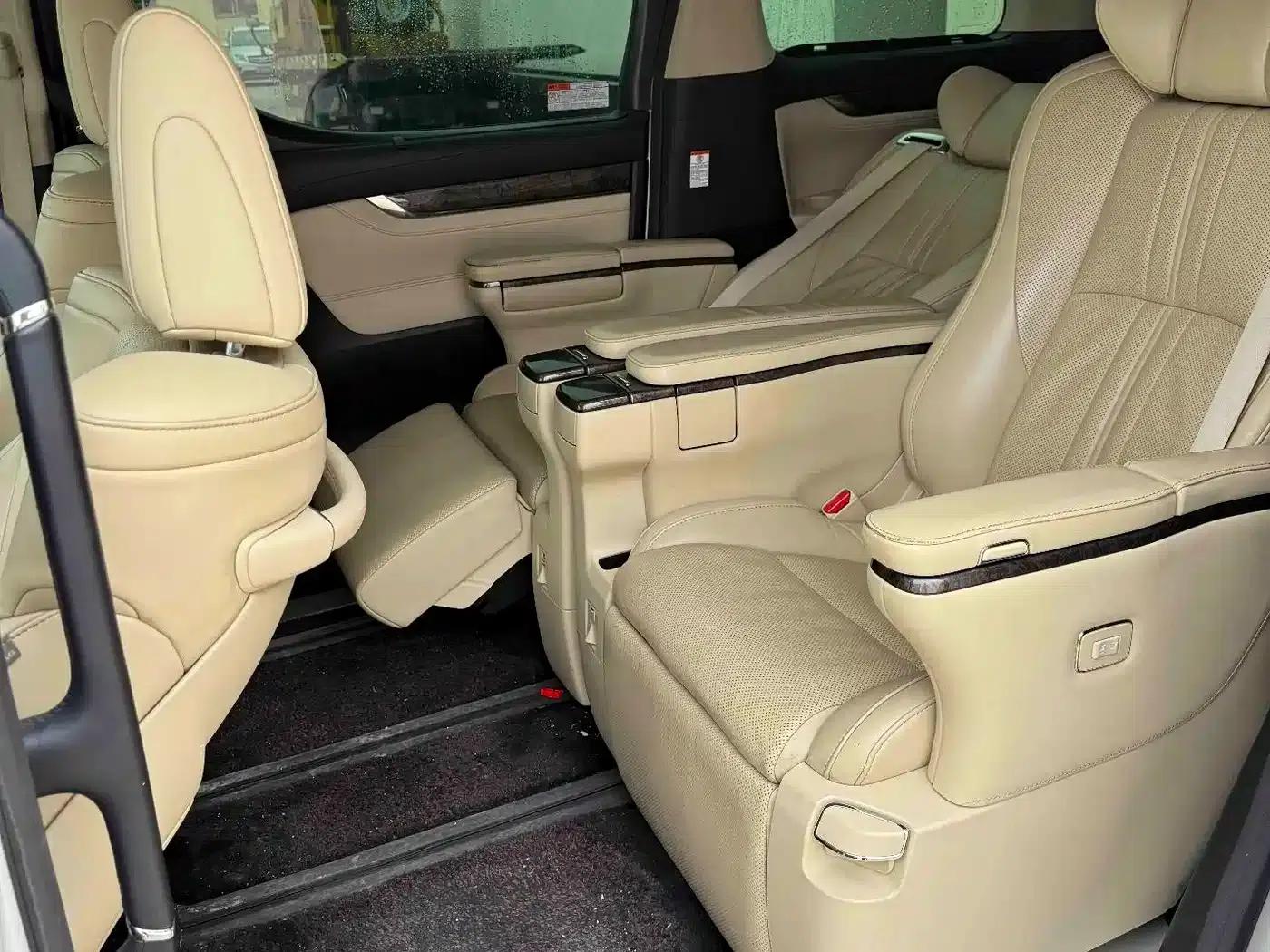 2019 Alphard Hybrid 2.5L HV Premium Edition — миниатюра 8