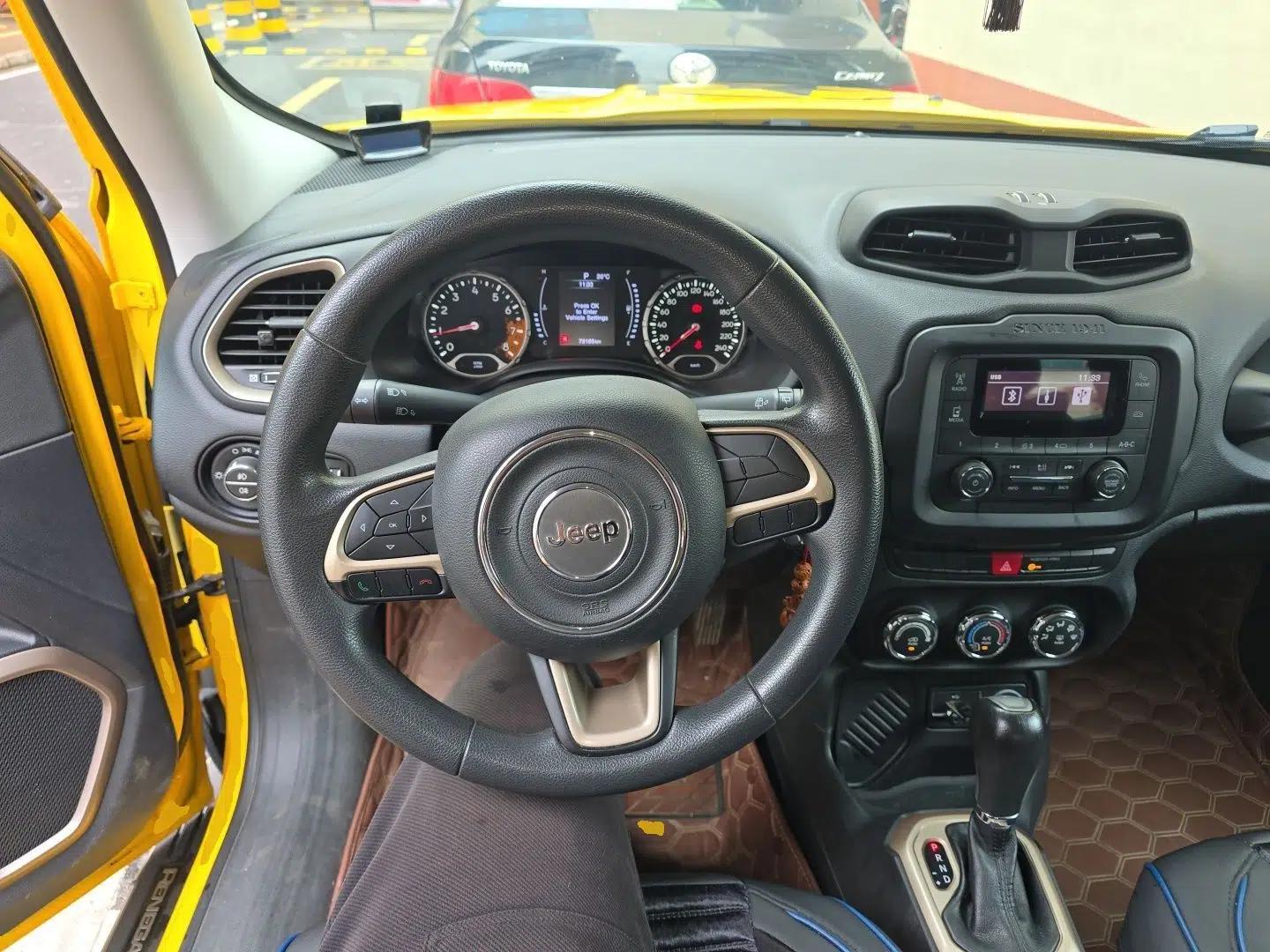 Jeep Renegade 2017 180T Automatic Kinetic Edition+ — миниатюра 11