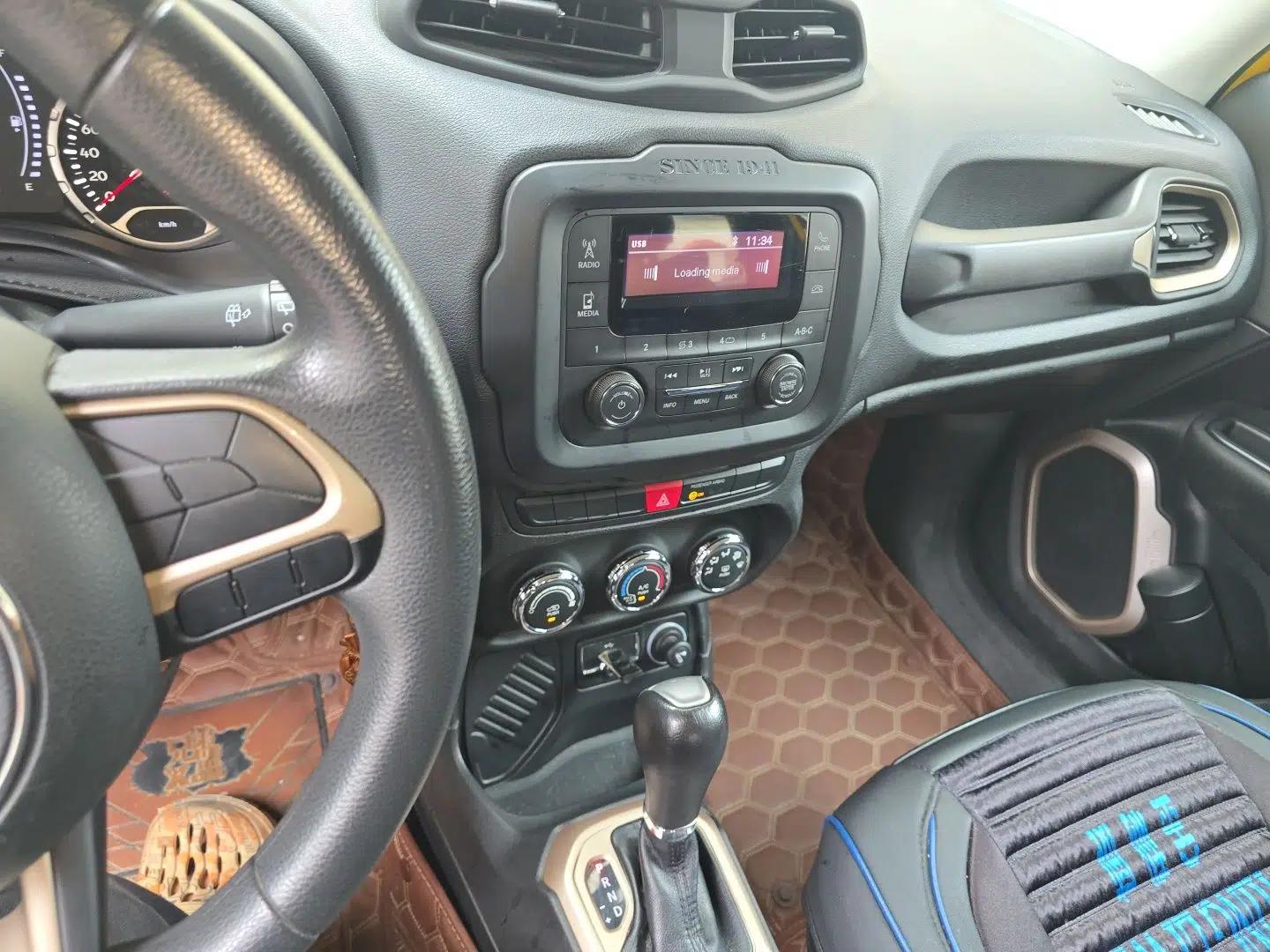 Jeep Renegade 2017 180T Automatic Kinetic Edition+ — миниатюра 14