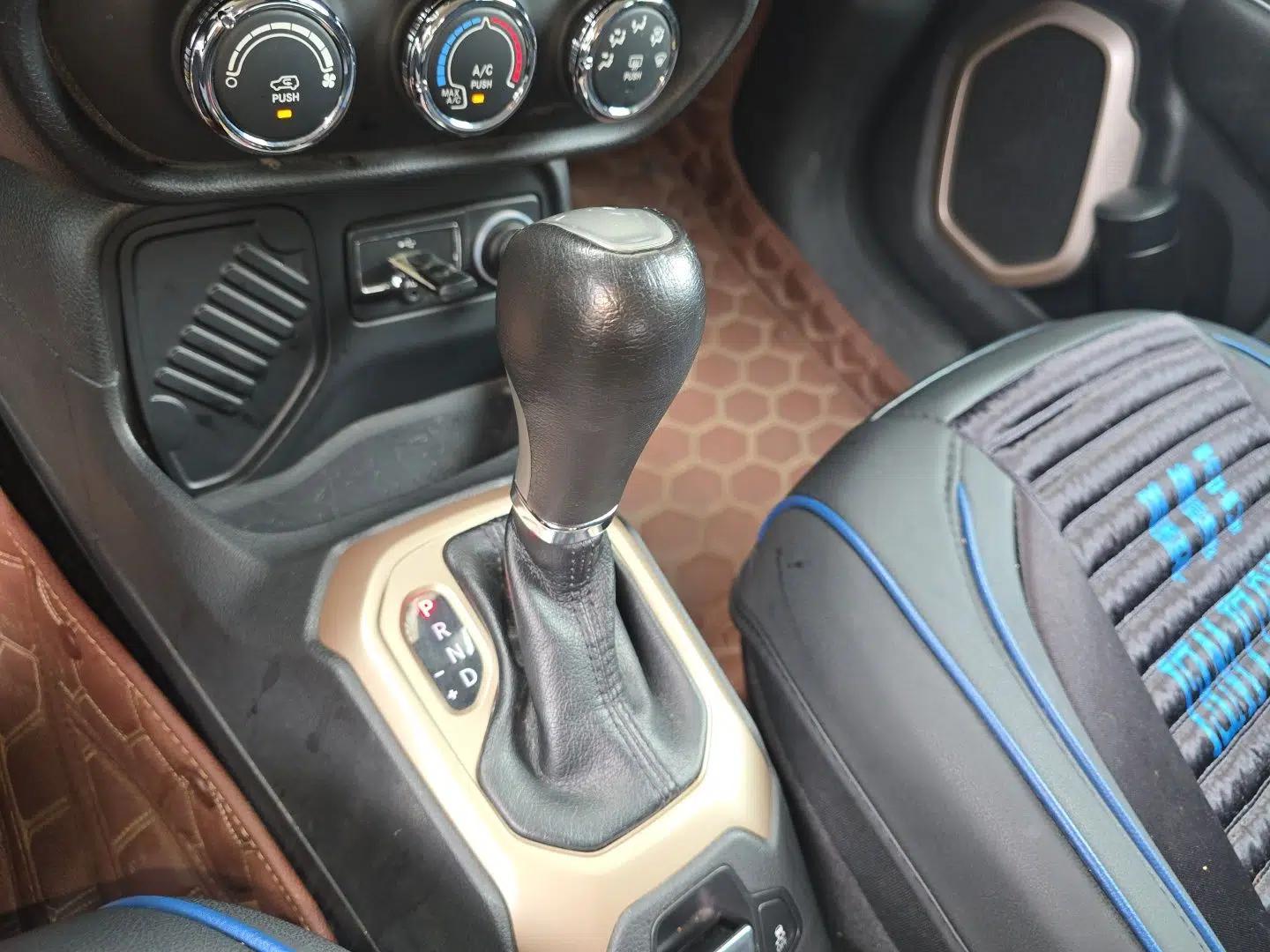 Jeep Renegade 2017 180T Automatic Kinetic Edition+ — миниатюра 15