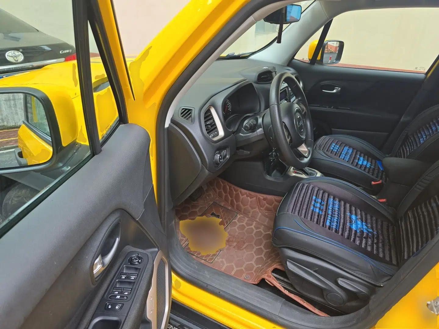 Jeep Renegade 2017 180T Automatic Kinetic Edition+ — миниатюра 17