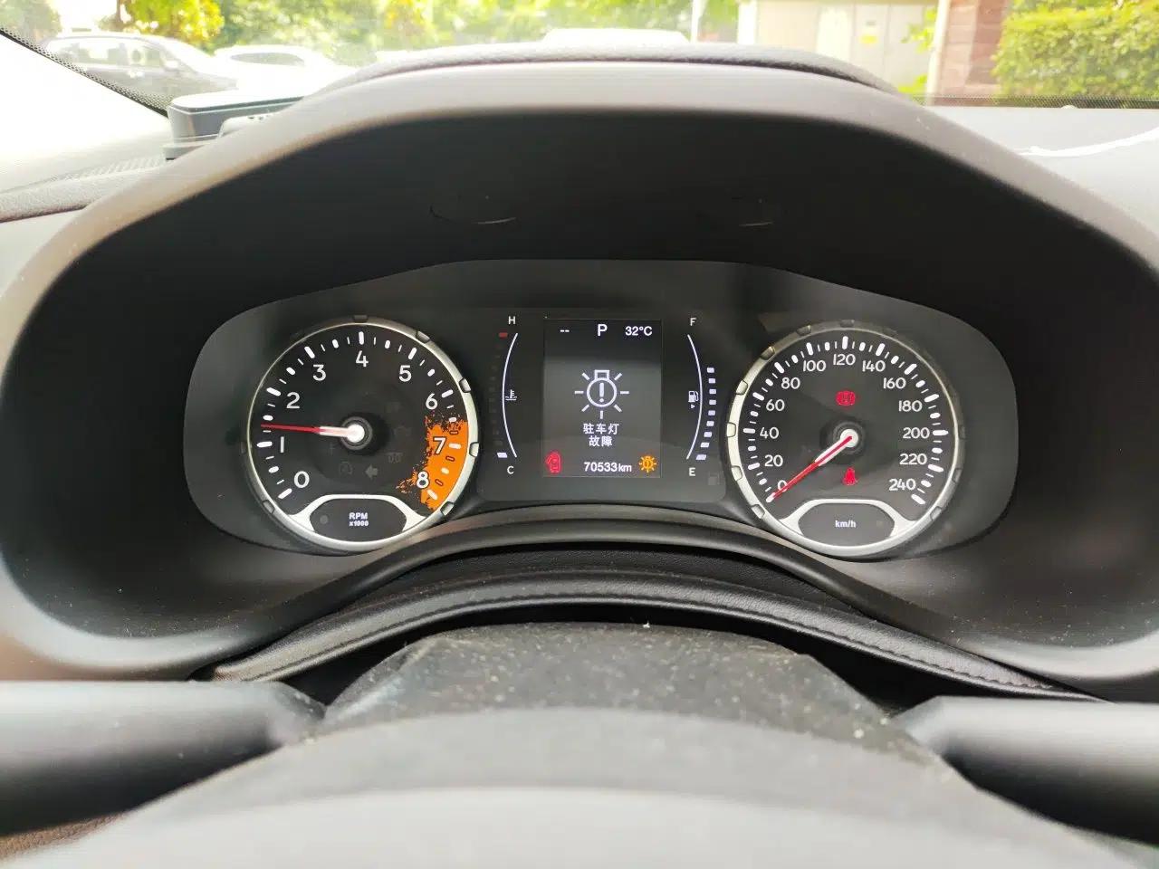 Jeep Renegade 2017 180T Automatic High-Energy Version — миниатюра 12