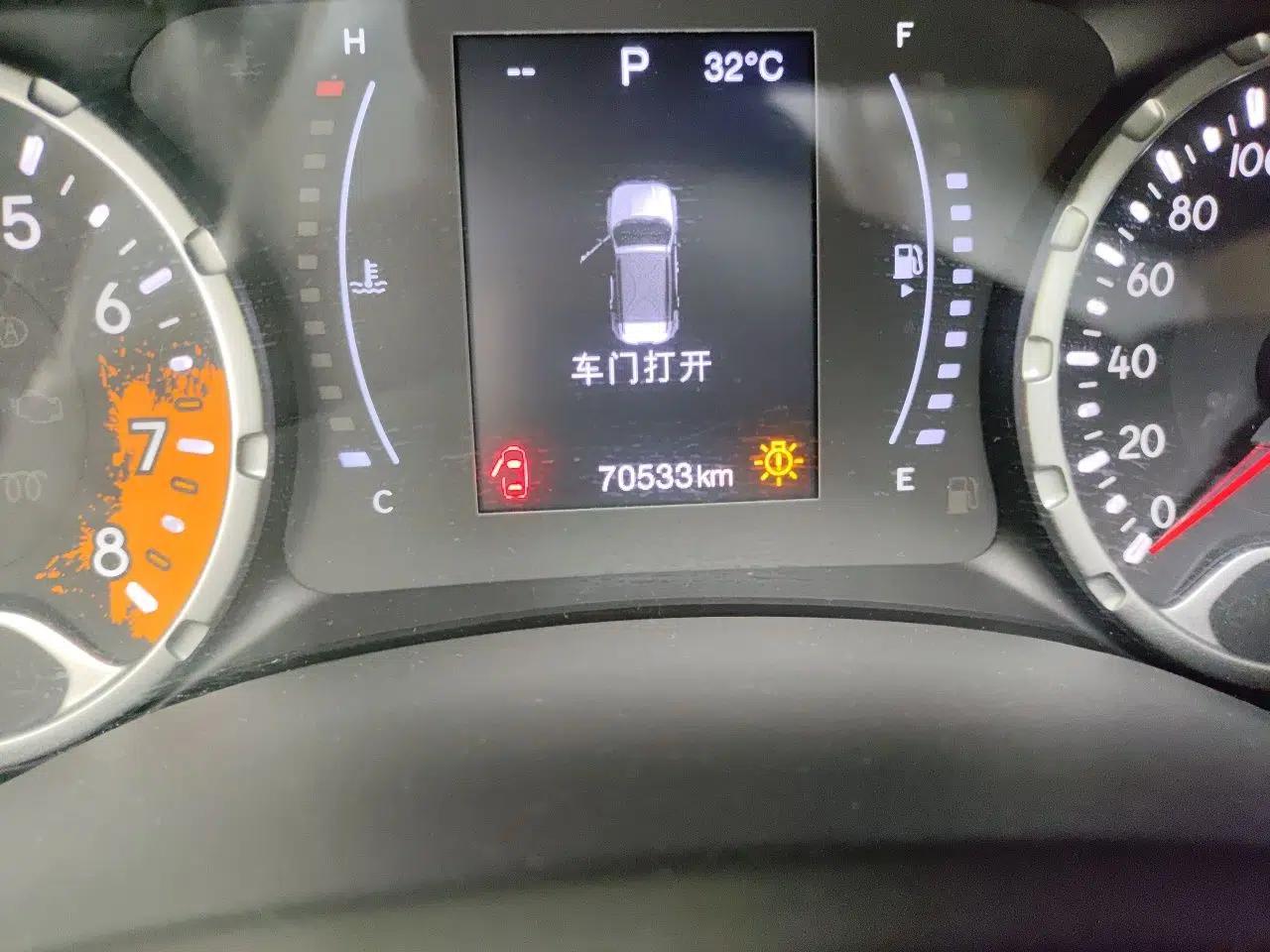 Jeep Renegade 2017 180T Automatic High-Energy Version — миниатюра 13