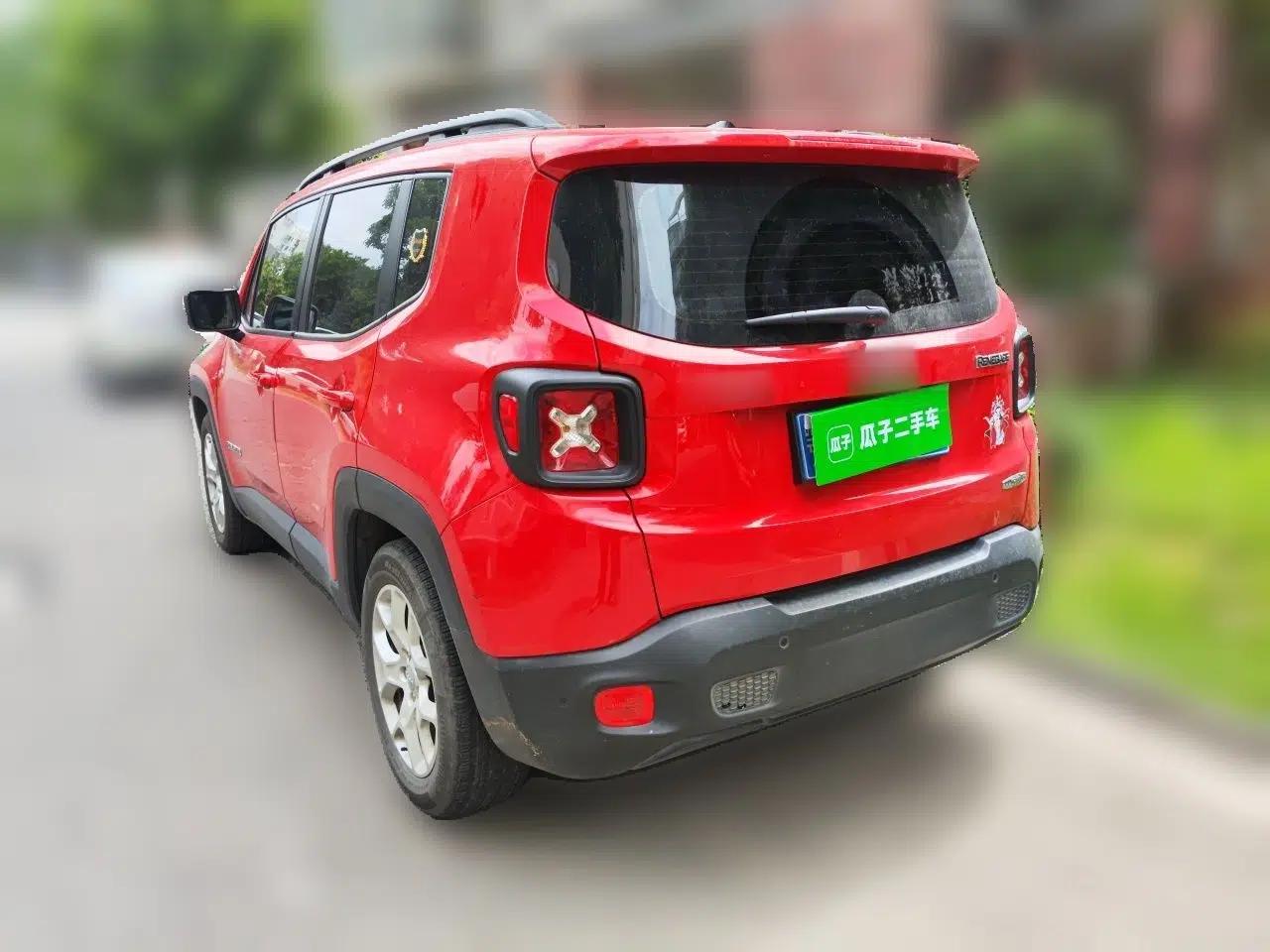 Jeep Renegade 2017 180T Automatic High-Energy Version — миниатюра 4