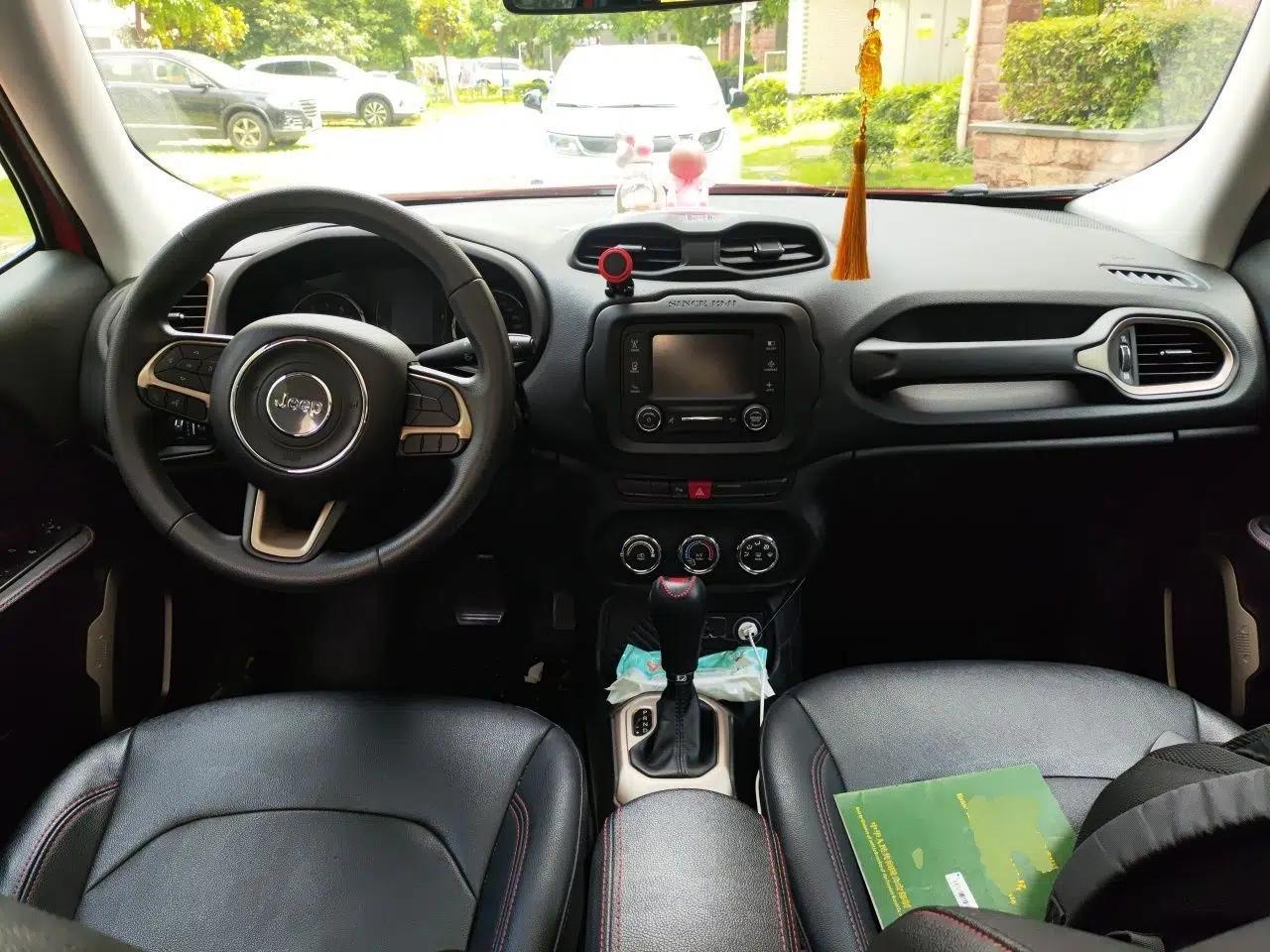 Jeep Renegade 2017 180T Automatic High-Energy Version — миниатюра 10