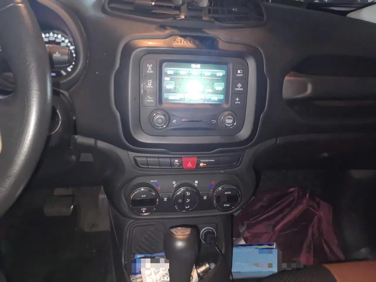 Jeep Renegade 2017 180T Automatic Jingneng Edition — миниатюра 14